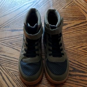 Boys Old Navy Camo Shoes